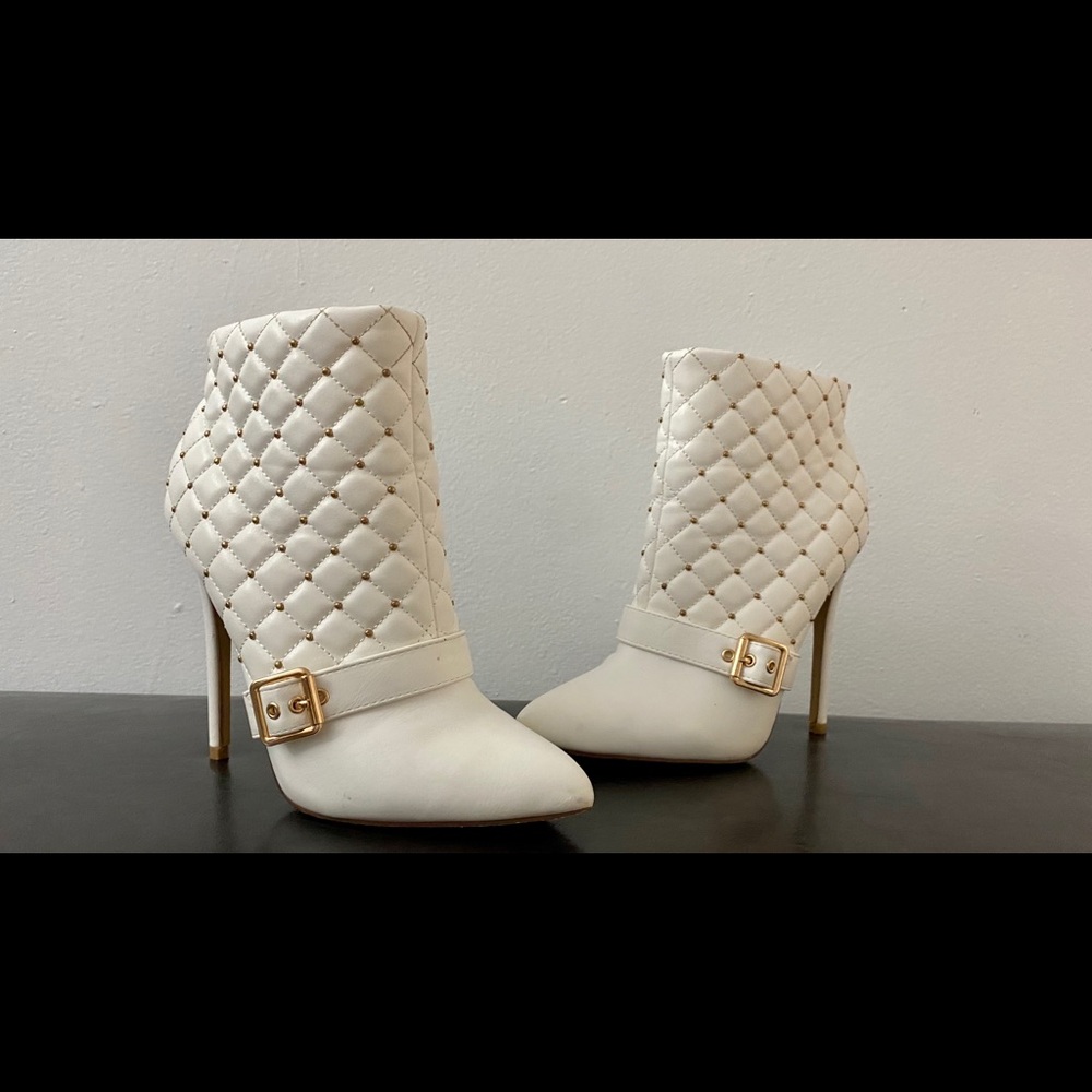 White/gold ankle boots